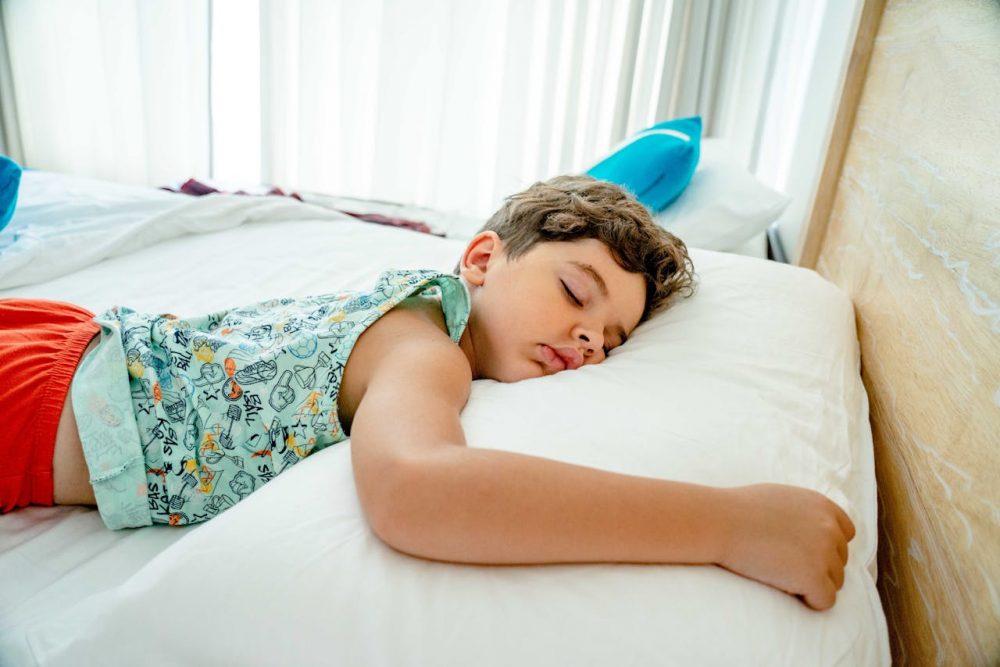 How to teach your child to sleep alone?